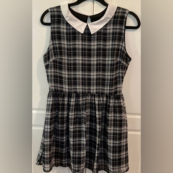 FOREVER21💫 Women’s Gray/Black Plaid White Collar Sleeveless Flowy Mini Dress - Picture 4 of 14